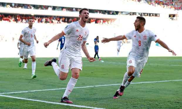 احتفاللاعبيالهلالالسعوديبتتويجهمبلقبالدوري